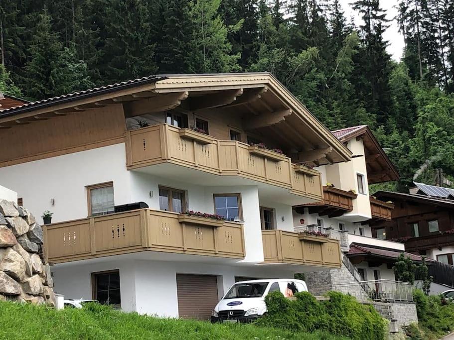 Ferienhaus Zillertal Panorama Blick Balkon Sauna Zellberg Eksteriør billede